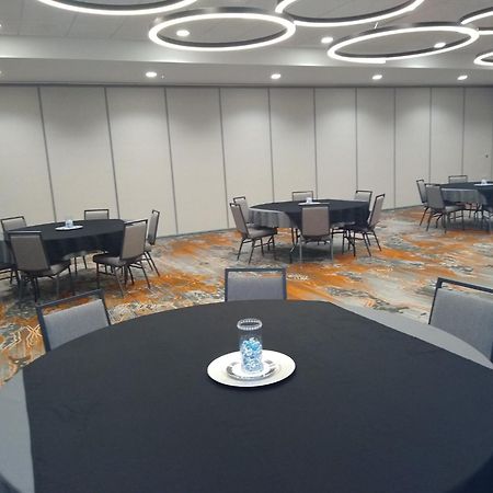 Holiday Inn - Kansas City - Northeast By Ihg Екстериор снимка