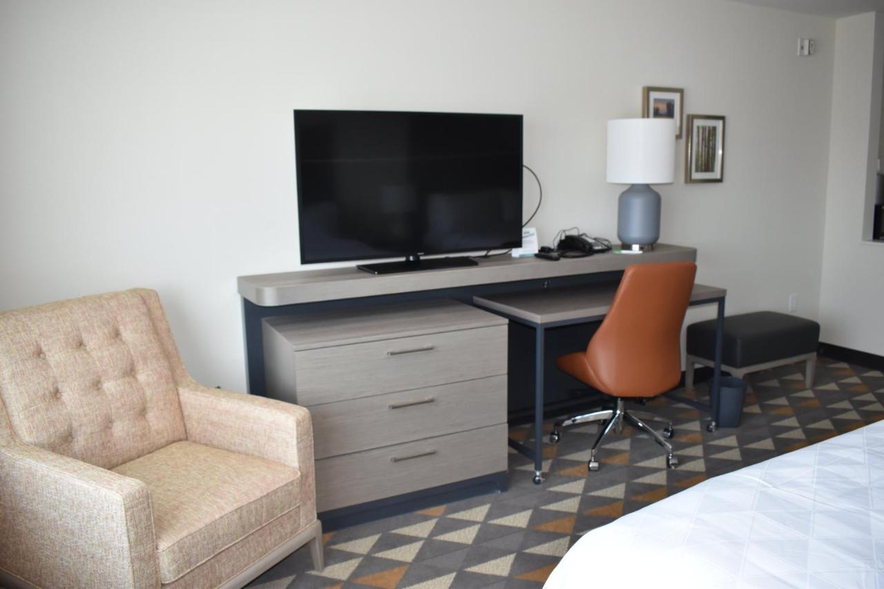 Holiday Inn - Kansas City - Northeast By Ihg Екстериор снимка