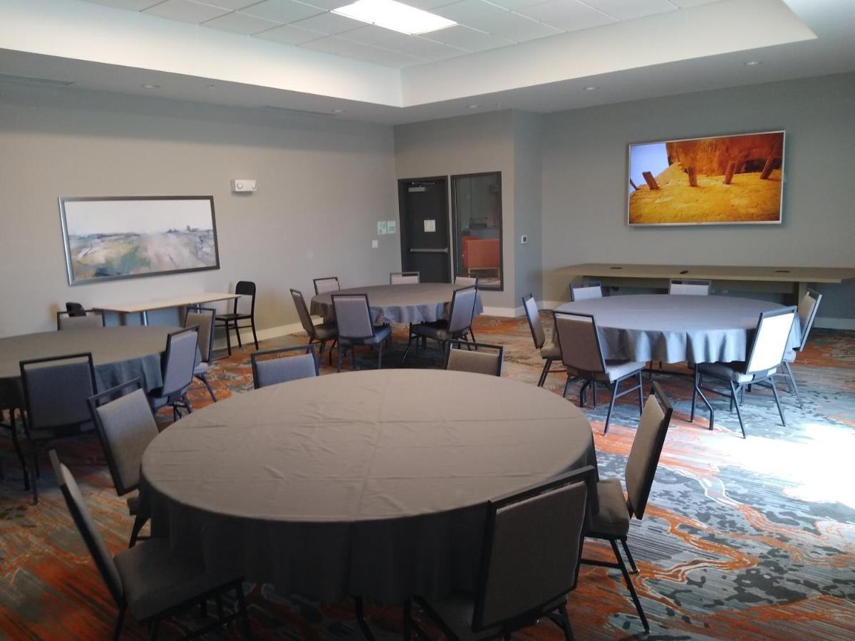 Holiday Inn - Kansas City - Northeast By Ihg Екстериор снимка