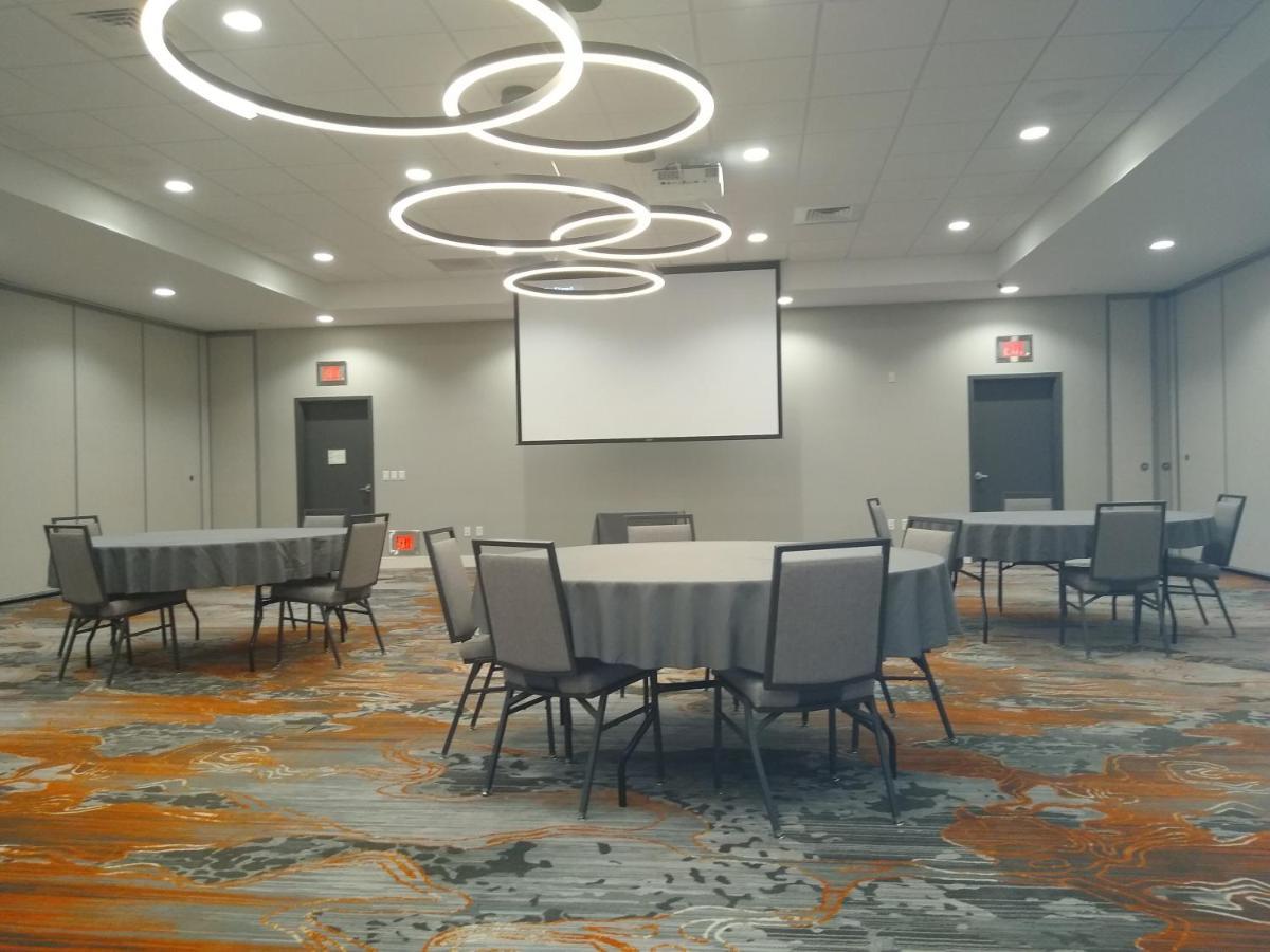 Holiday Inn - Kansas City - Northeast By Ihg Екстериор снимка