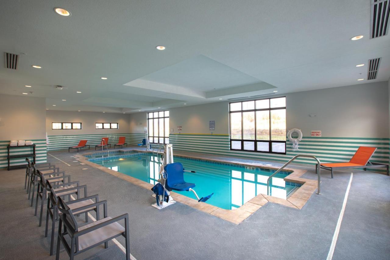 Holiday Inn - Kansas City - Northeast By Ihg Екстериор снимка
