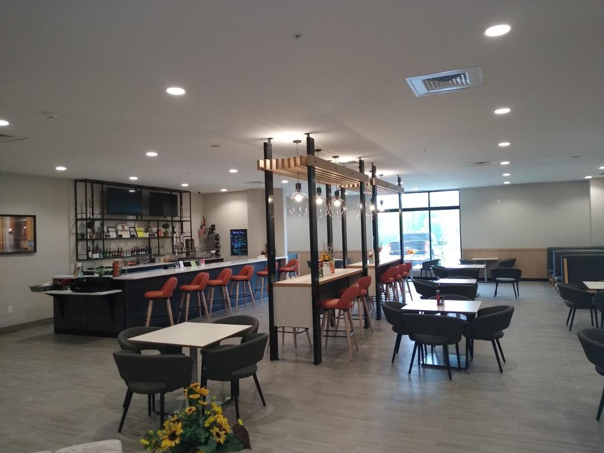 Holiday Inn - Kansas City - Northeast By Ihg Екстериор снимка