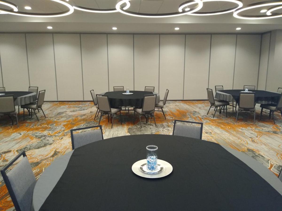 Holiday Inn - Kansas City - Northeast By Ihg Екстериор снимка