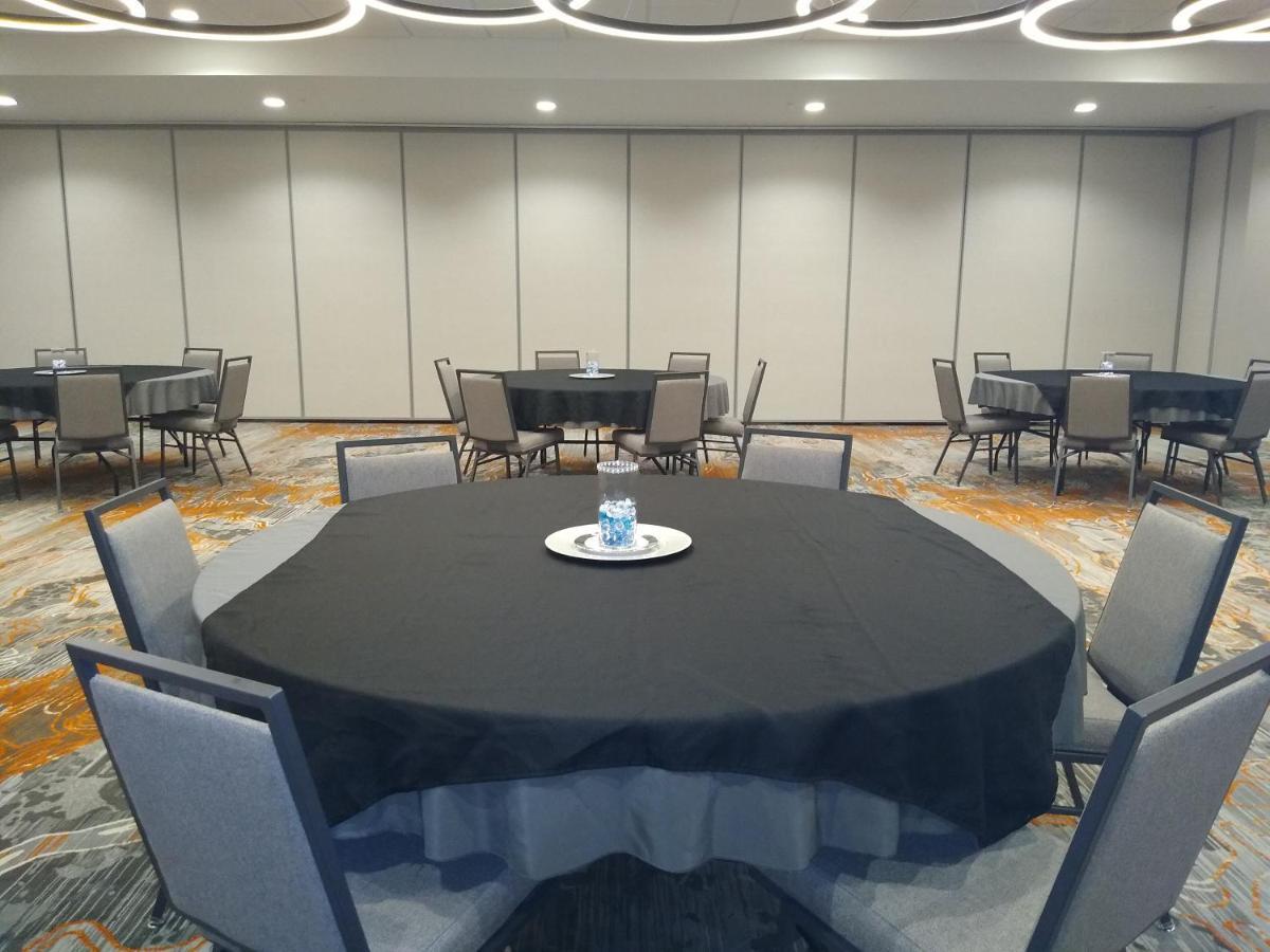 Holiday Inn - Kansas City - Northeast By Ihg Екстериор снимка