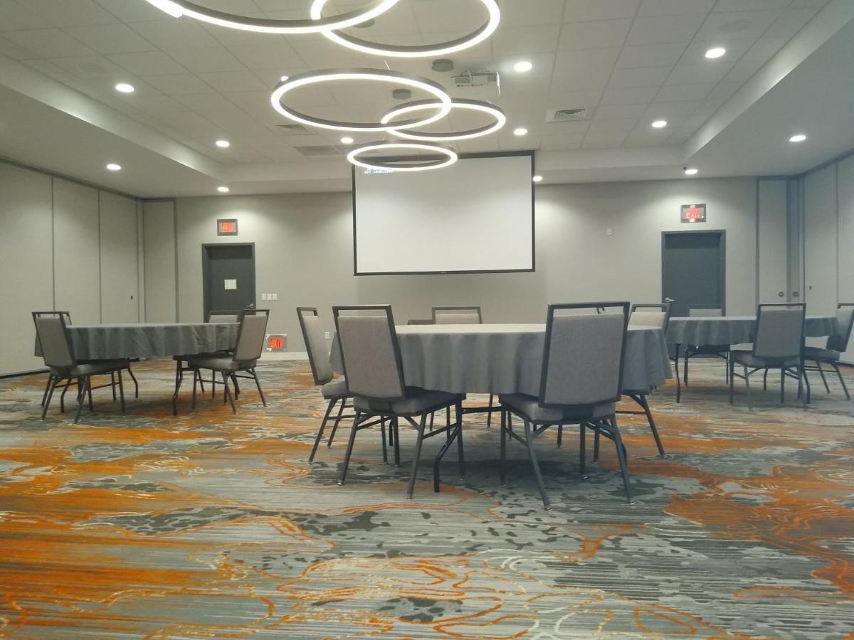 Holiday Inn - Kansas City - Northeast By Ihg Екстериор снимка