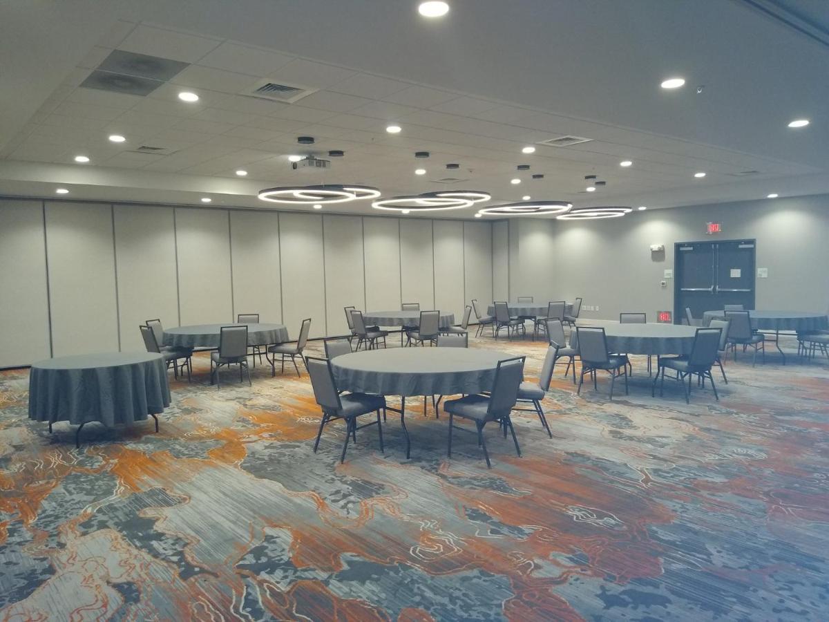 Holiday Inn - Kansas City - Northeast By Ihg Екстериор снимка