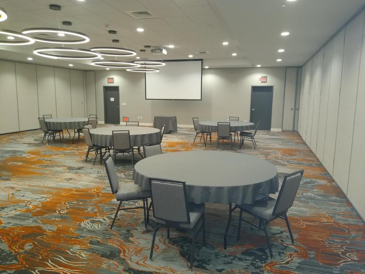Holiday Inn - Kansas City - Northeast By Ihg Екстериор снимка