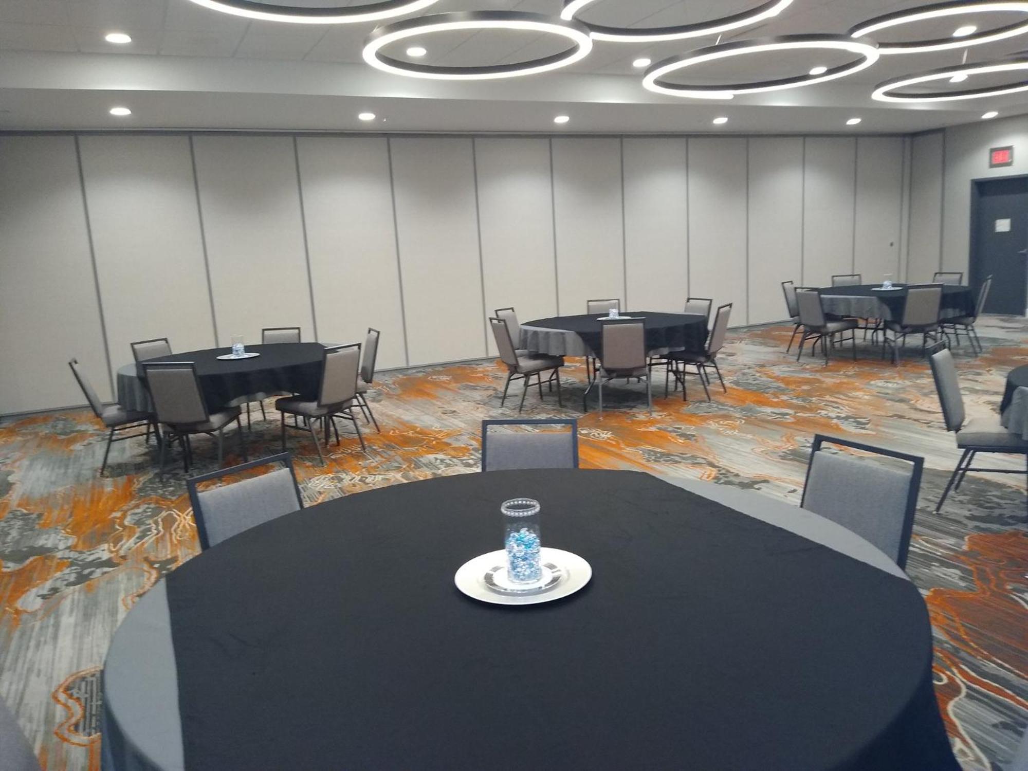 Holiday Inn - Kansas City - Northeast By Ihg Екстериор снимка
